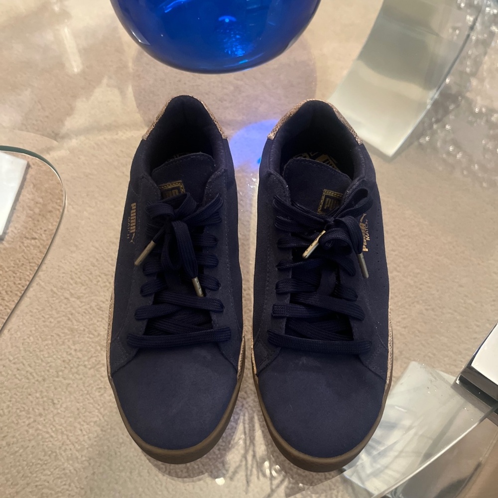 Women’s tennis shoe
